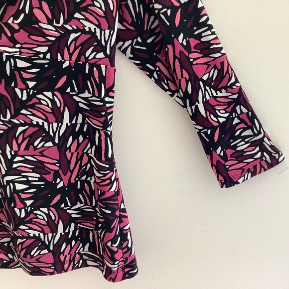 Liz & Co Cross My Heart Neckline Top - Picture 2 of 4